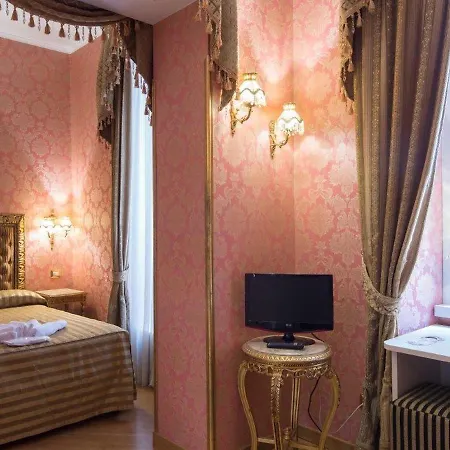 Domus Colosseo Boutique Hotel 3*