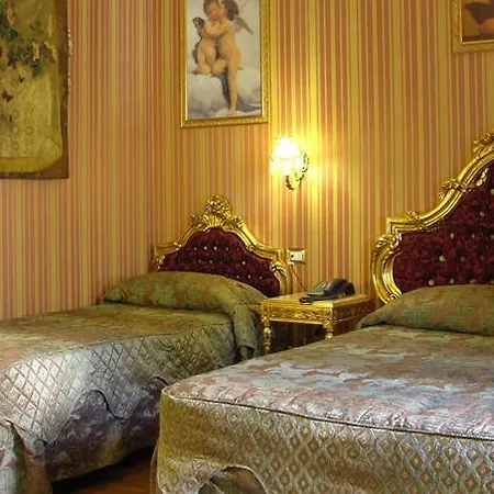Domus Colosseo Boutique Hotel 3*